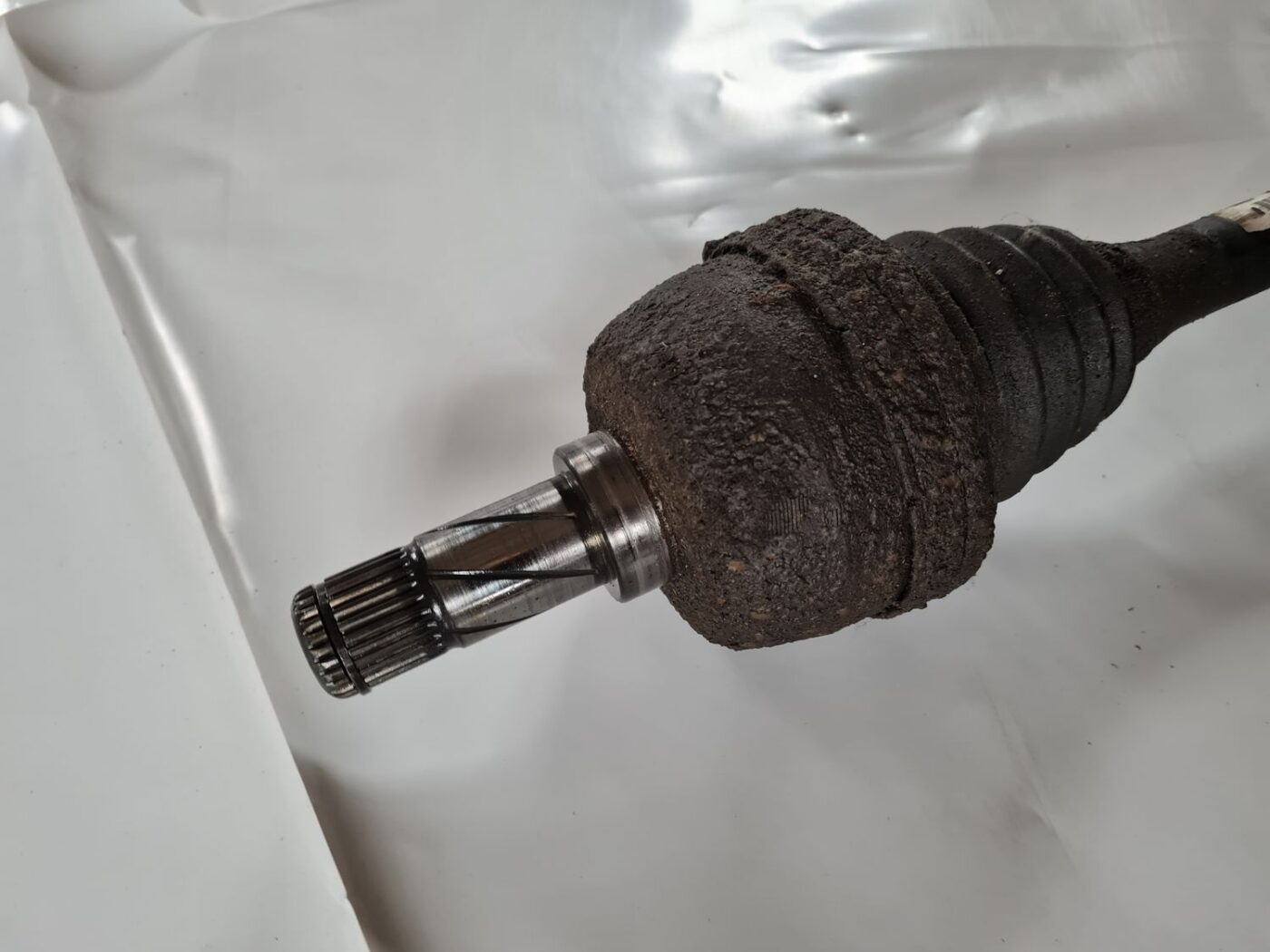 Pusass priekšējā kreisā priekš VOLVO V70 2003 SILVER 4 Pusass priekšējā kreisā priekš VOLVO V70 2003 SILVER