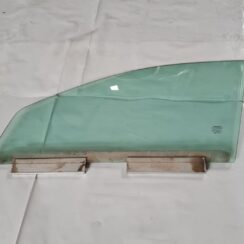 Priekšējo kreiso durvju stikls priekš VOLVO V70 2003 SILVER