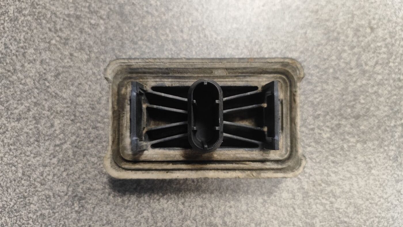 Domkrata pamatne priekš BMW 525D E61 2007 TOURING BLACK 2 Domkrata pamatne priekš BMW 525D E61 2007 TOURING BLACK