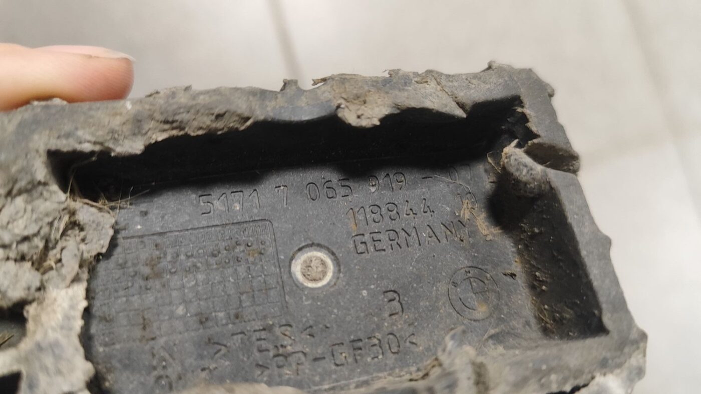 Domkrata pamatne priekš BMW 525D E61 2007 TOURING BLACK 3 Domkrata pamatne priekš BMW 525D E61 2007 TOURING BLACK