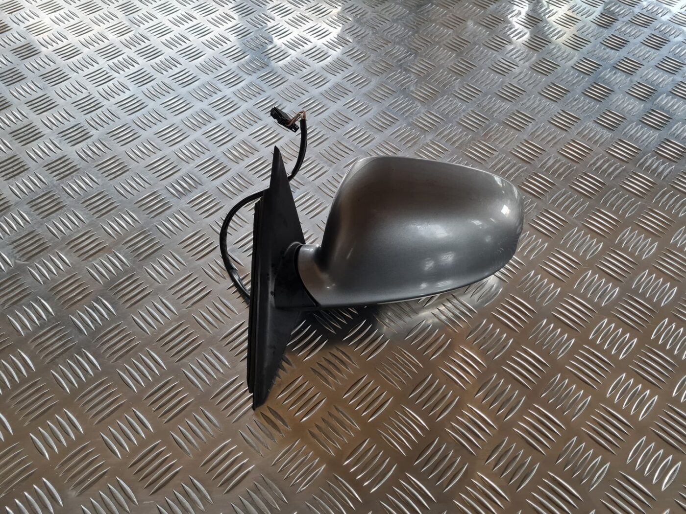 Ārējais spogulis, pa kreisi priekš VW PASSAT 2004 UNIVERSAL GREY 1 Ārējais spogulis, pa kreisi priekš VW PASSAT 2004 UNIVERSAL GREY