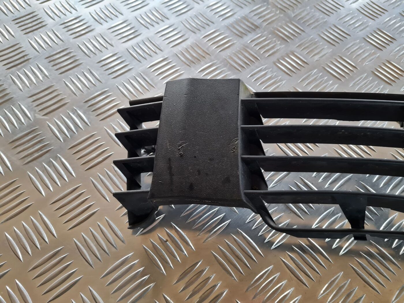 Miglas luktura reste, pa kreisi priekš VW PASSAT 2004 UNIVERSAL GREY 2 Miglas luktura reste, pa kreisi priekš VW PASSAT 2004 UNIVERSAL GREY