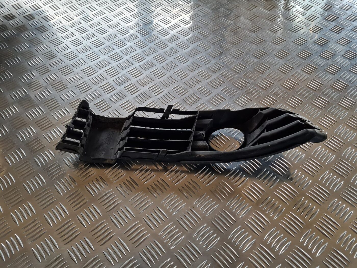 Miglas luktura reste, pa kreisi priekš VW PASSAT 2004 UNIVERSAL GREY 5 Miglas luktura reste, pa kreisi priekš VW PASSAT 2004 UNIVERSAL GREY