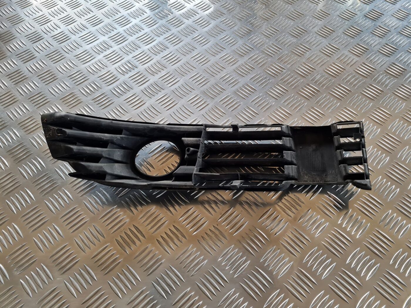 Miglas luktura reste, pa kreisi priekš VW PASSAT 2004 UNIVERSAL GREY 3 Miglas luktura reste, pa kreisi priekš VW PASSAT 2004 UNIVERSAL GREY