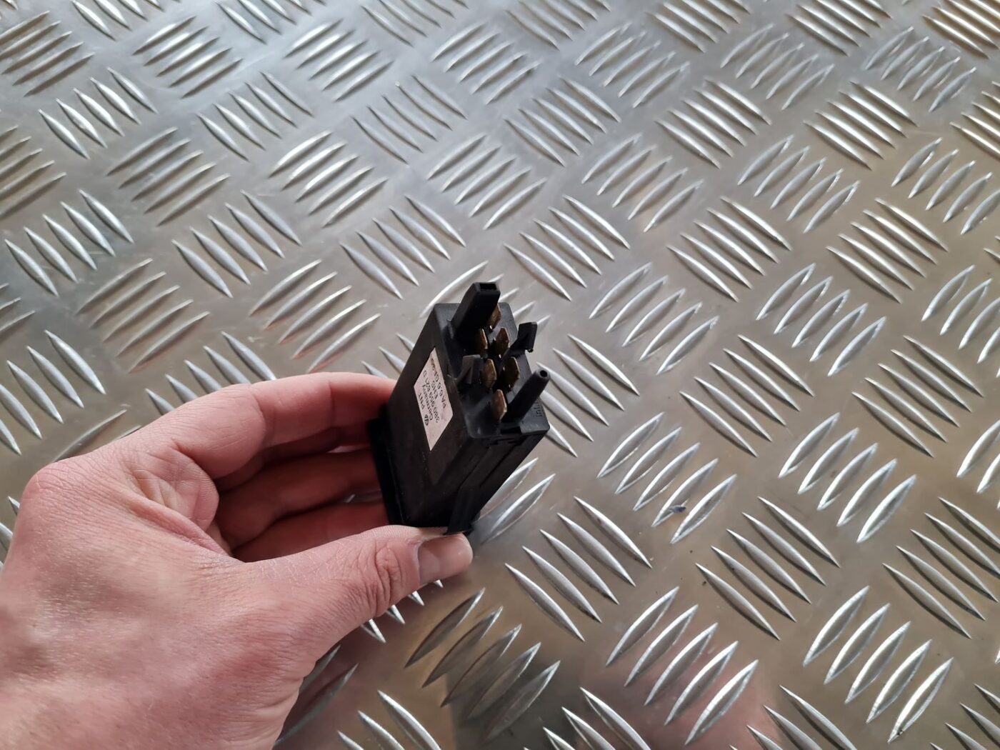 Aizmugurējā stikla apsildes ieslēgšanas poga priekš VW PASSAT 2004 UNIVERSAL GREY 2 Aizmugurējā stikla apsildes ieslēgšanas poga priekš VW PASSAT 2004 UNIVERSAL GREY