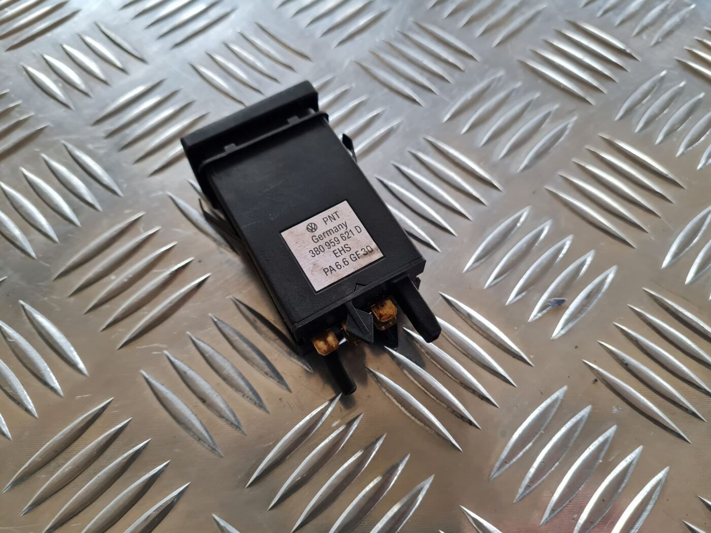 Aizmugurējā stikla apsildes ieslēgšanas poga priekš VW PASSAT 2004 UNIVERSAL GREY 4 Aizmugurējā stikla apsildes ieslēgšanas poga priekš VW PASSAT 2004 UNIVERSAL GREY