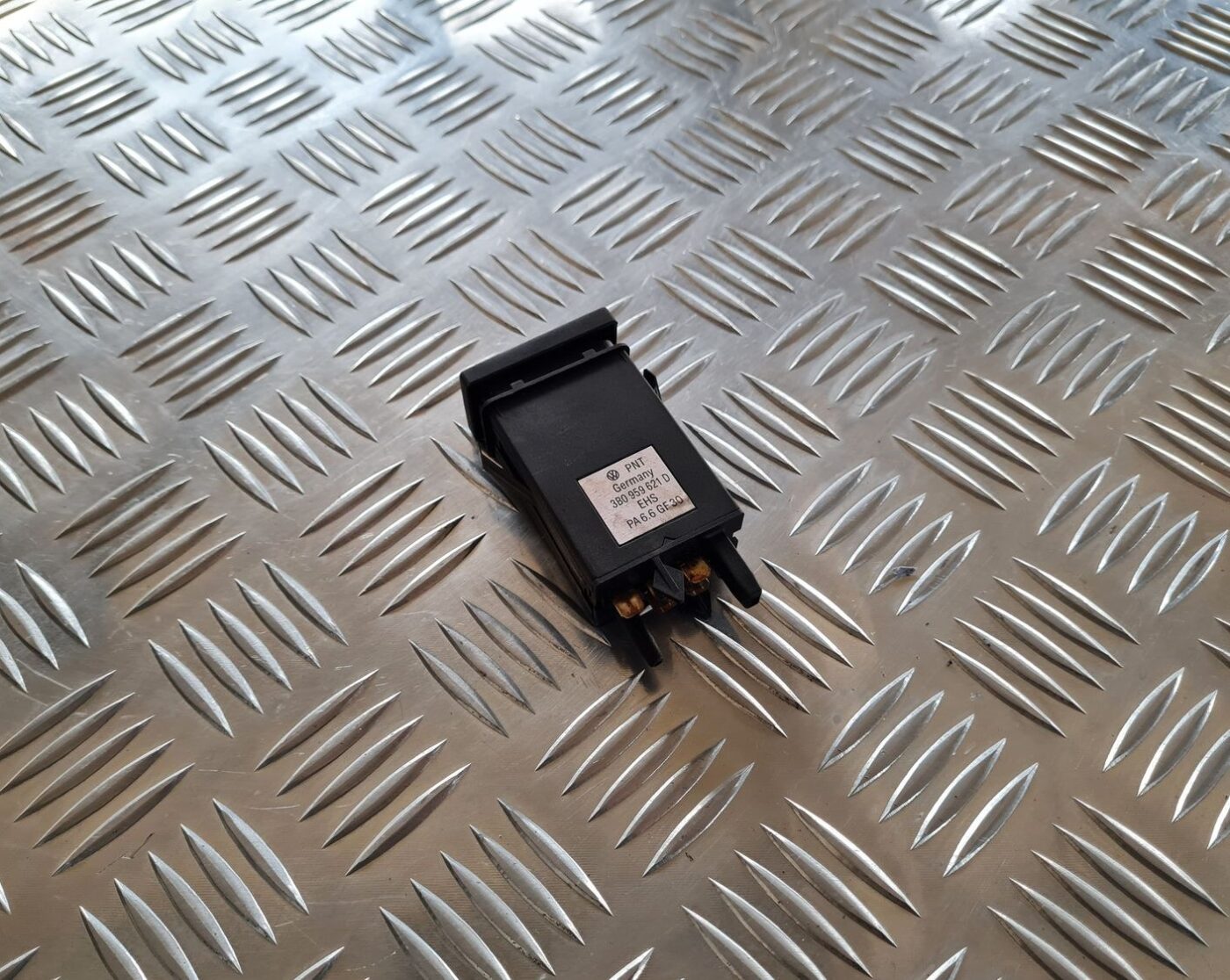 Aizmugurējā stikla apsildes ieslēgšanas poga priekš VW PASSAT 2004 UNIVERSAL GREY 3 Aizmugurējā stikla apsildes ieslēgšanas poga priekš VW PASSAT 2004 UNIVERSAL GREY