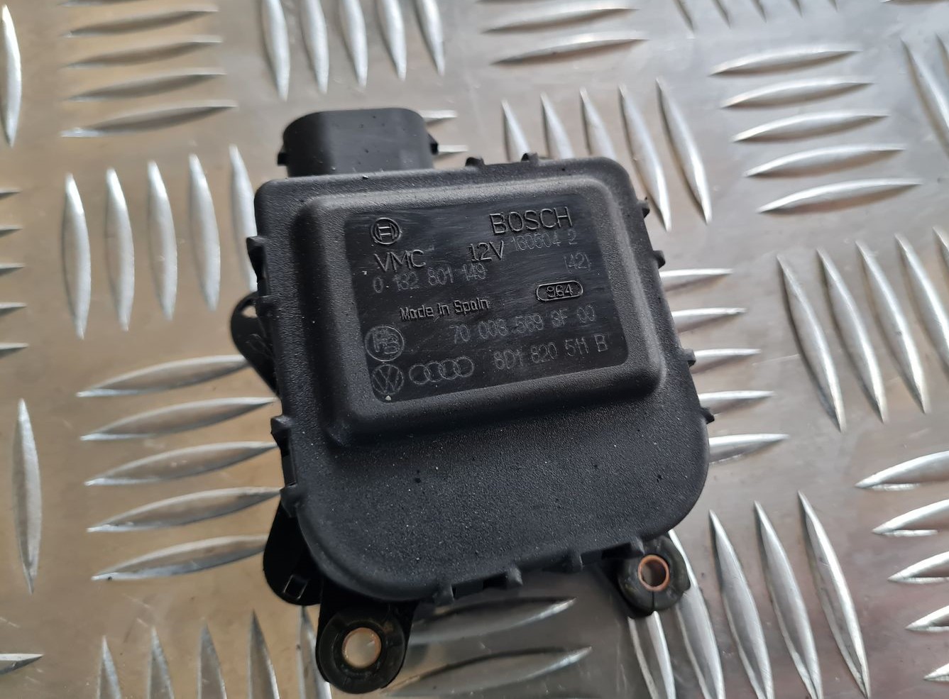 Apsildes sistēmas aktuators priekš VW PASSAT 2004 UNIVERSAL GREY