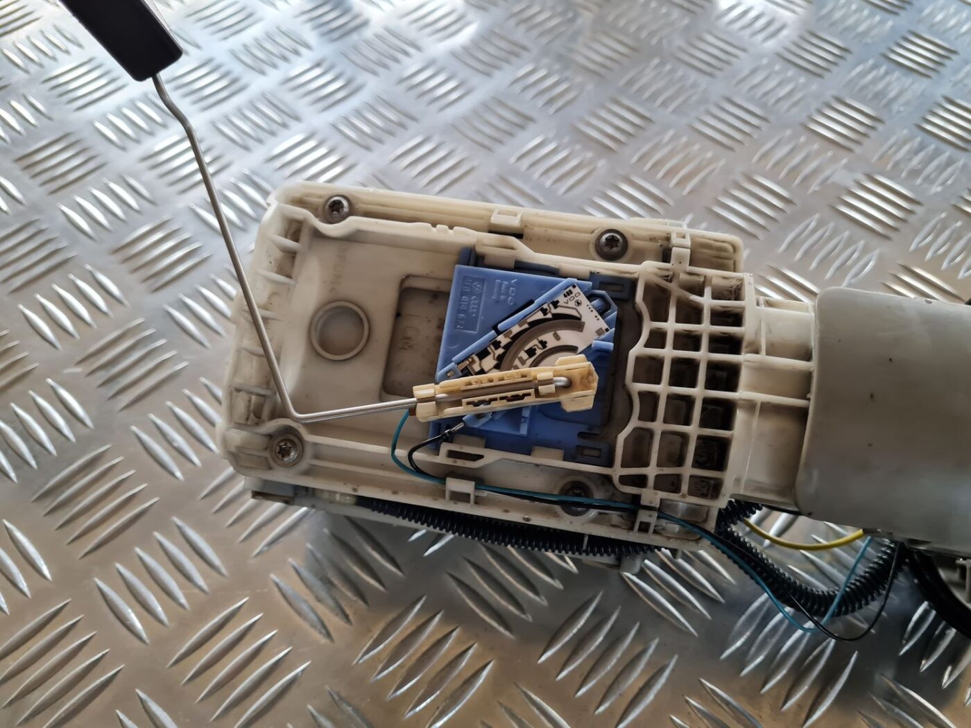 Degvielas tvertnes sūknis priekš VW PASSAT 2004 UNIVERSAL GREY 2 Degvielas tvertnes sūknis priekš VW PASSAT 2004 UNIVERSAL GREY