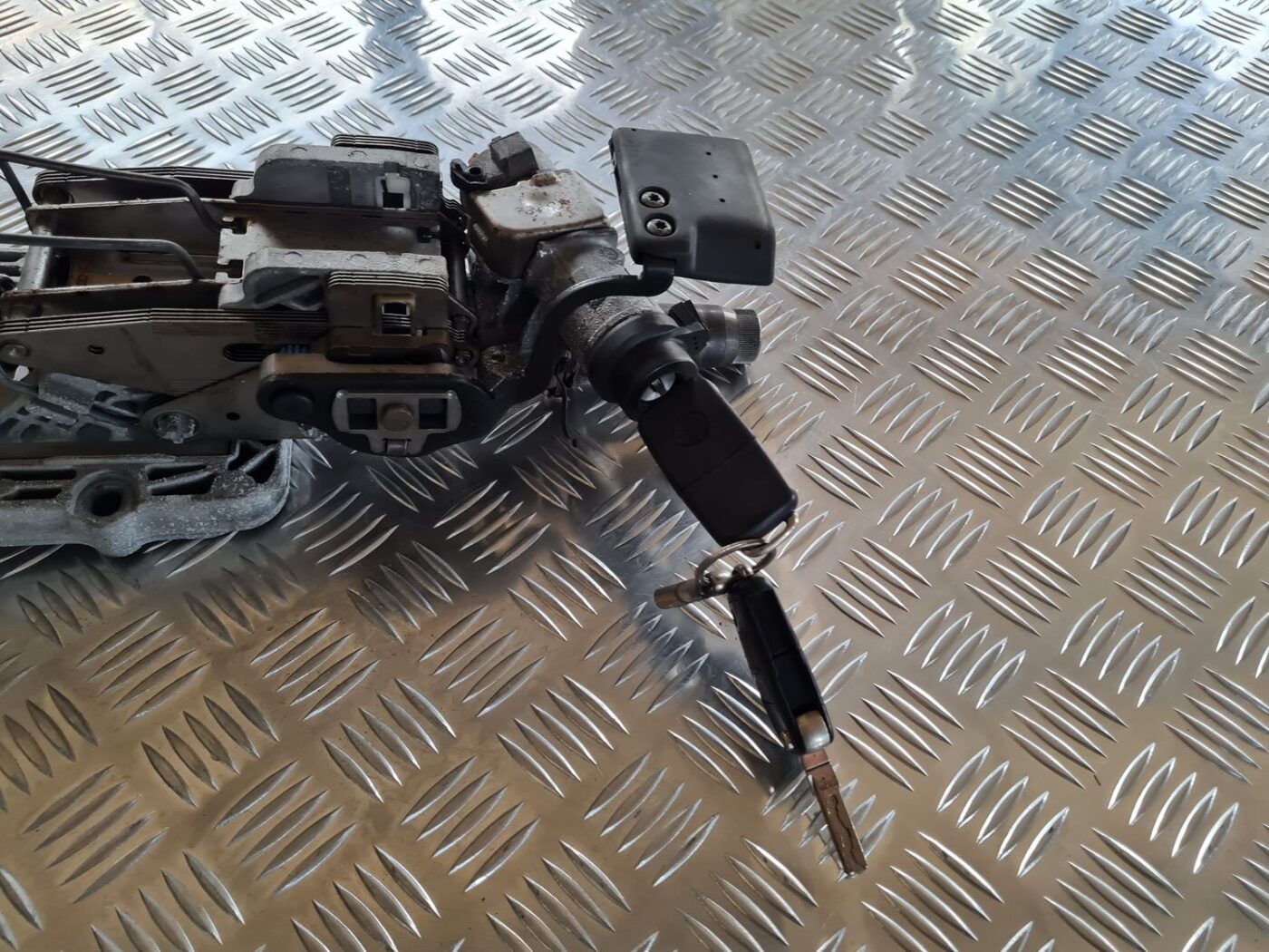 Stūres statne priekš VW PASSAT 2004 UNIVERSAL GREY 2 Stūres statne priekš VW PASSAT 2004 UNIVERSAL GREY