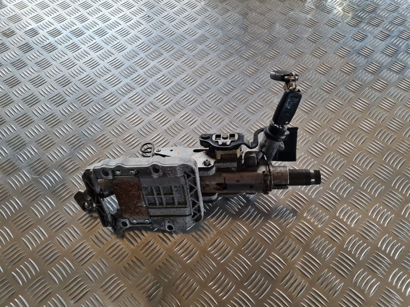 Stūres statne priekš VW PASSAT 2004 UNIVERSAL GREY 4 Stūres statne priekš VW PASSAT 2004 UNIVERSAL GREY