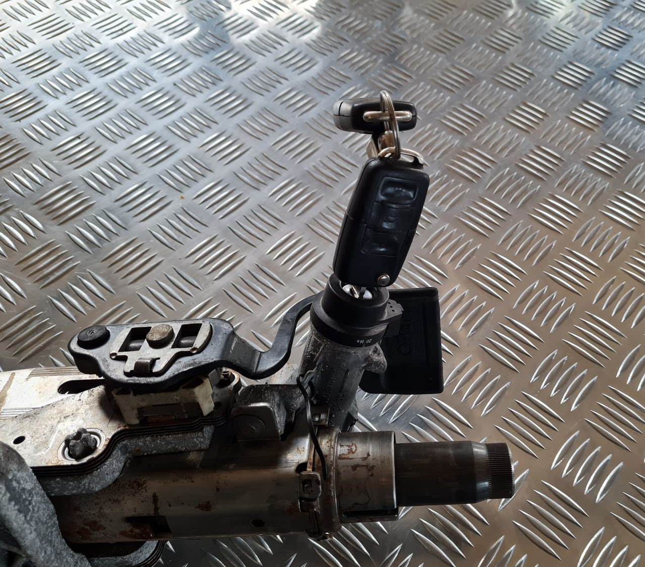 Stūres statne priekš VW PASSAT 2004 UNIVERSAL GREY 3 Stūres statne priekš VW PASSAT 2004 UNIVERSAL GREY