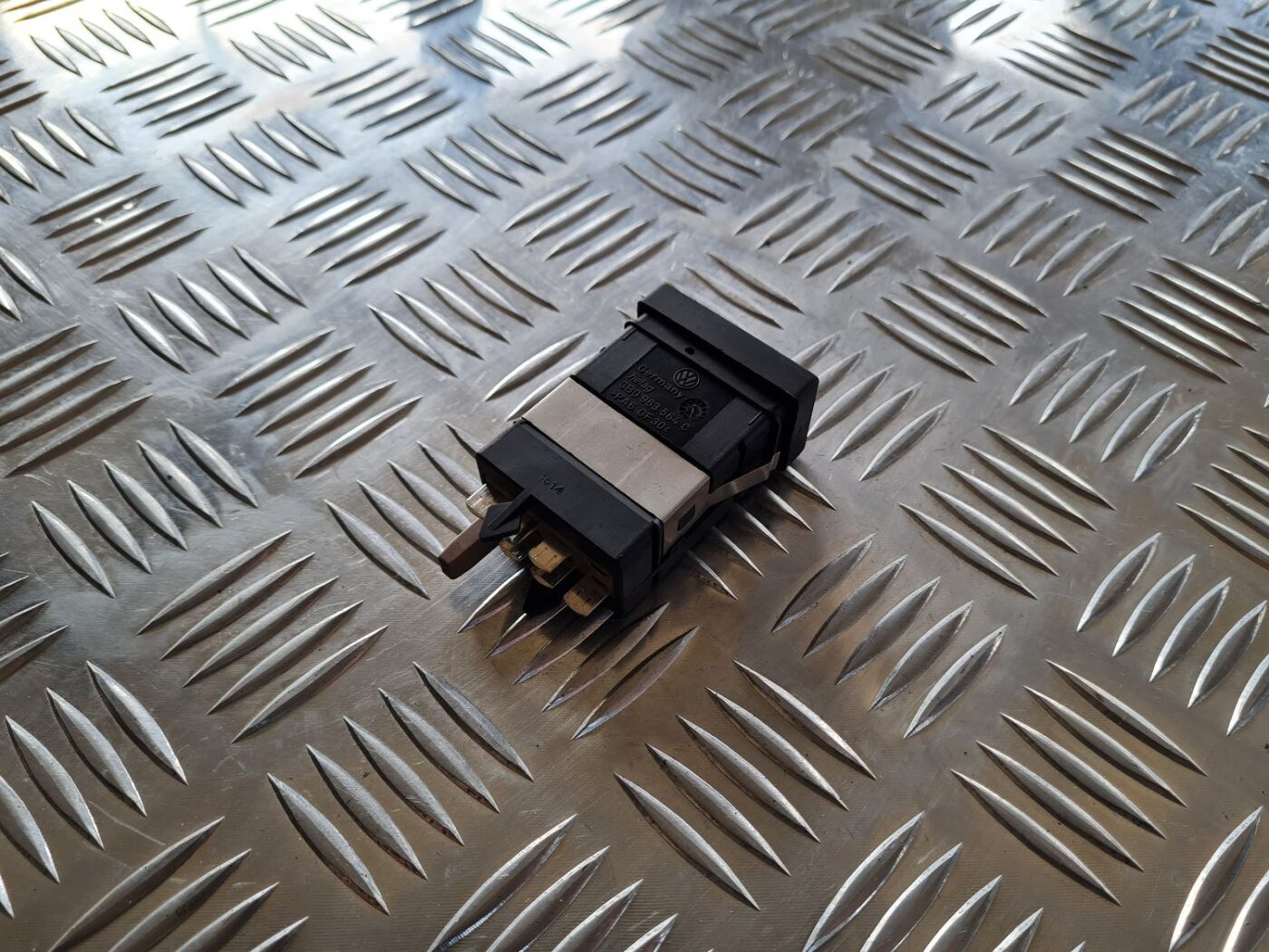 Sēdekļa apsildes ieslēgšanas poga priekš VW PASSAT 2004 UNIVERSAL GREY 2 Sēdekļa apsildes ieslēgšanas poga priekš VW PASSAT 2004 UNIVERSAL GREY