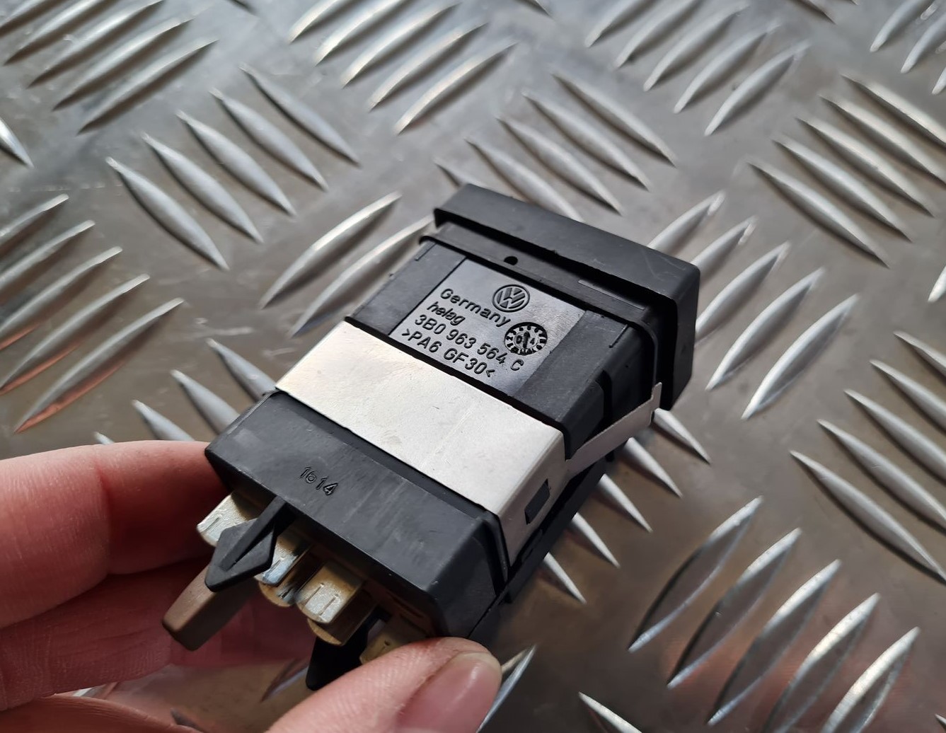 Sēdekļa apsildes ieslēgšanas poga priekš VW PASSAT 2004 UNIVERSAL GREY 3 Sēdekļa apsildes ieslēgšanas poga priekš VW PASSAT 2004 UNIVERSAL GREY