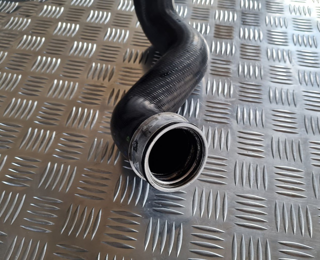 Interkulera caurule priekš VW PASSAT 2004 UNIVERSAL GREY 5 Interkulera caurule priekš VW PASSAT 2004 UNIVERSAL GREY