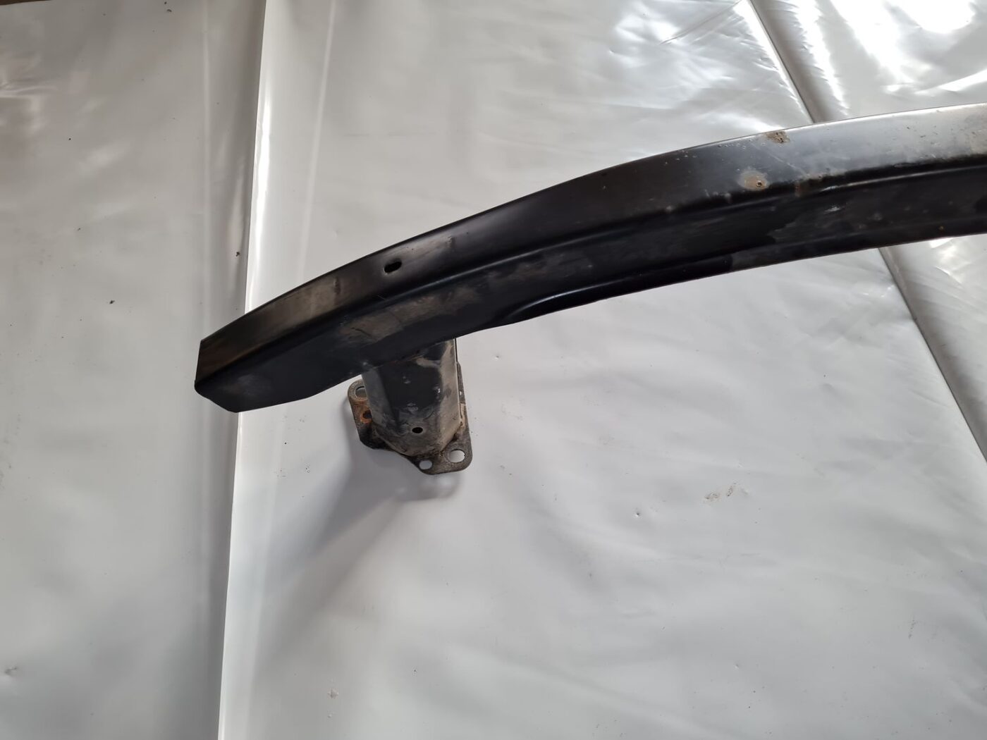 Priekšējā bufera pastiprinātājs priekš VW PASSAT 2004 UNIVERSAL GREY 2 Priekšējā bufera pastiprinātājs priekš VW PASSAT 2004 UNIVERSAL GREY