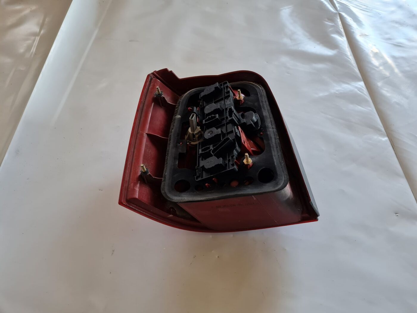 Aizmugurējais labais lukturis priekš VW PASSAT 2004 UNIVERSAL GREY 5 Aizmugurējais labais lukturis priekš VW PASSAT 2004 UNIVERSAL GREY