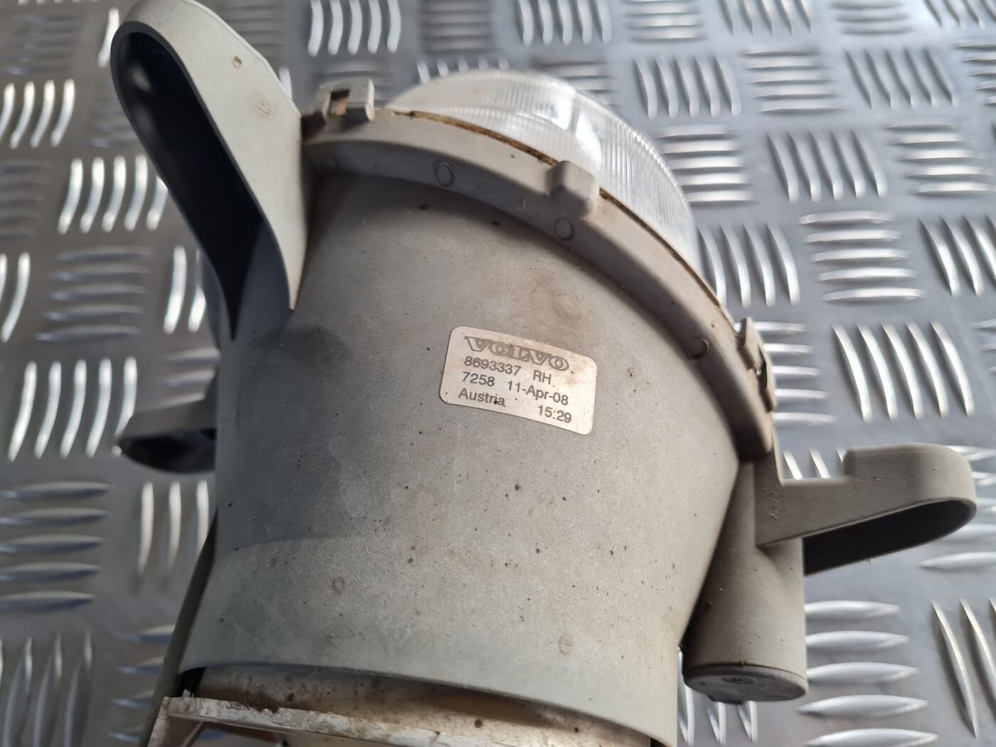 Miglas lukturis priekšā labajā pusē priekš VOLVO S60 2008 4 Miglas lukturis priekšā labajā pusē priekš VOLVO S60 2008