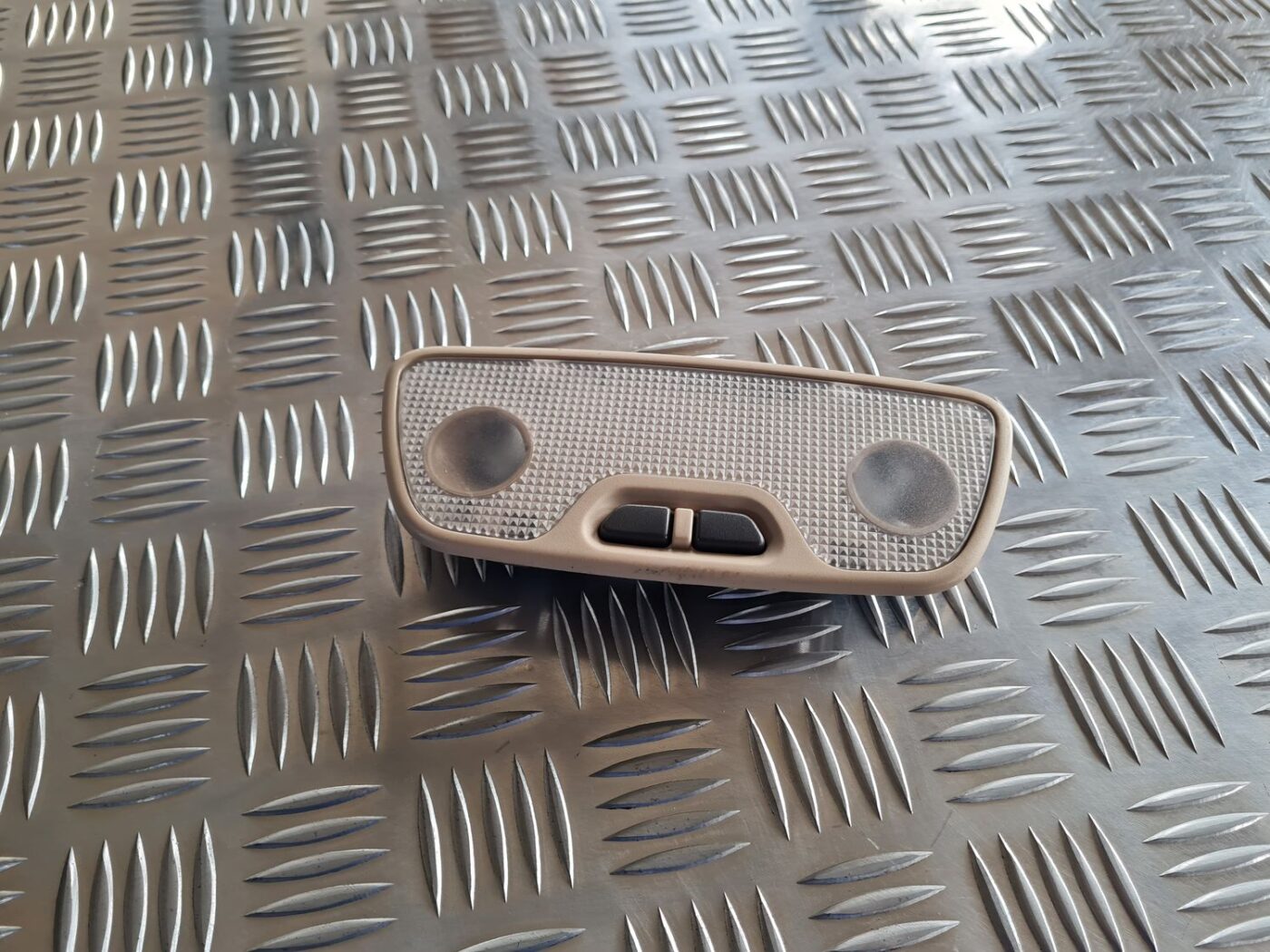 Aizmugurējo sēdvietu apgaismojums priekš VOLVO S60 2008