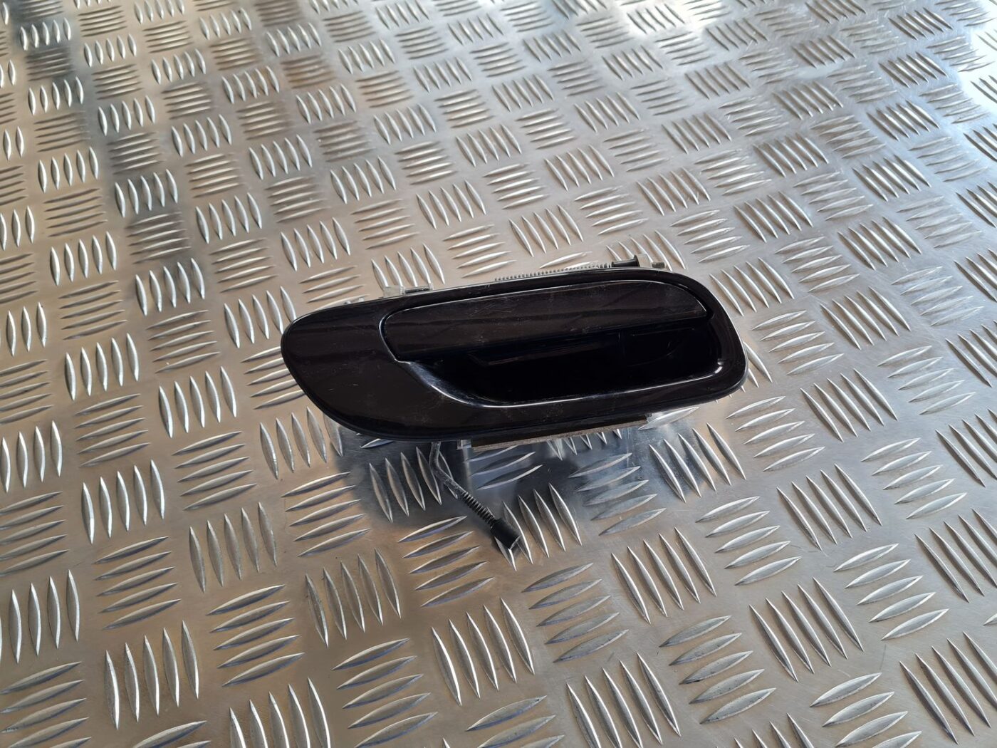 Priekšējāis labais durvju rokturis priekš VOLVO S60 2008