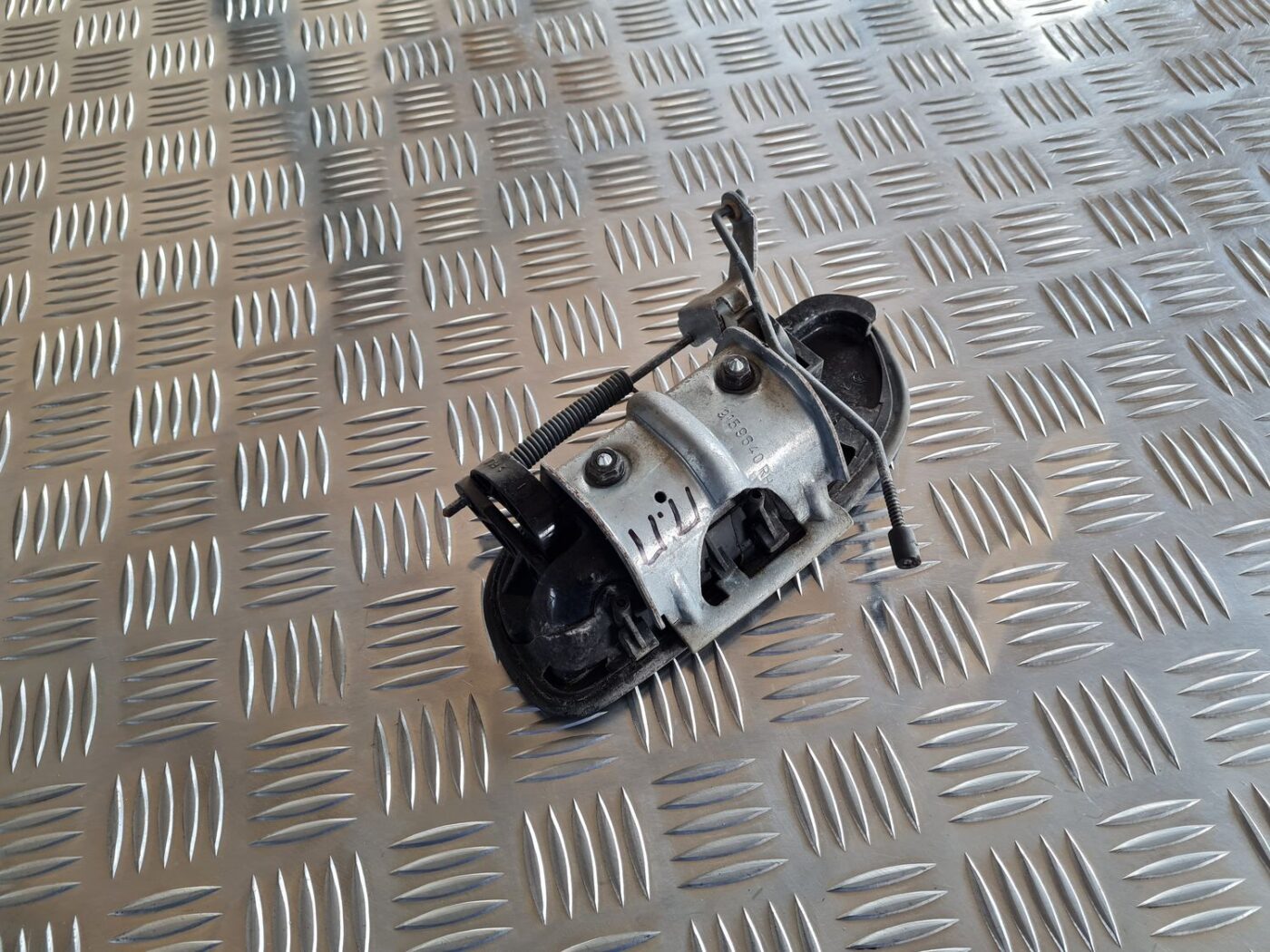 Priekšējāis labais durvju rokturis priekš VOLVO S60 2008