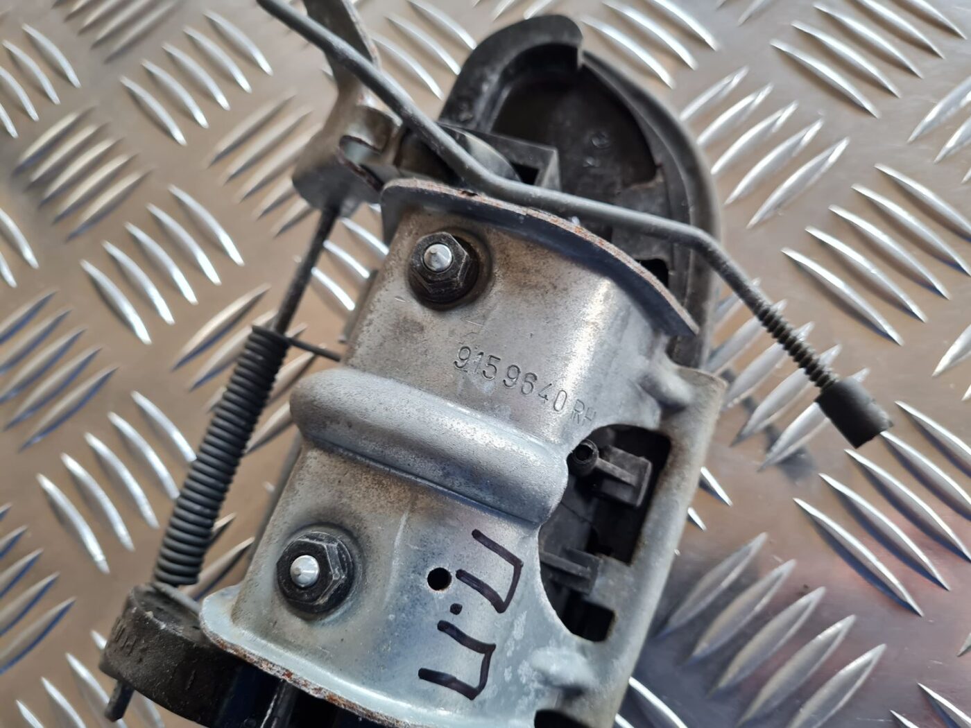 Priekšējāis labais durvju rokturis priekš VOLVO S60 2008