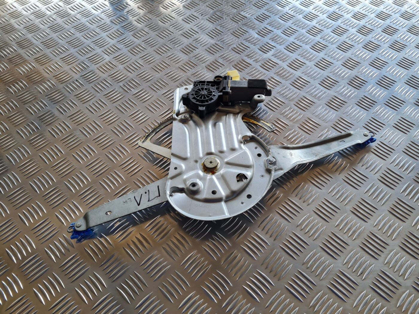 Stikla pacelšanas mehānisms priekšējais kreisais priekš VOLVO S60 2008