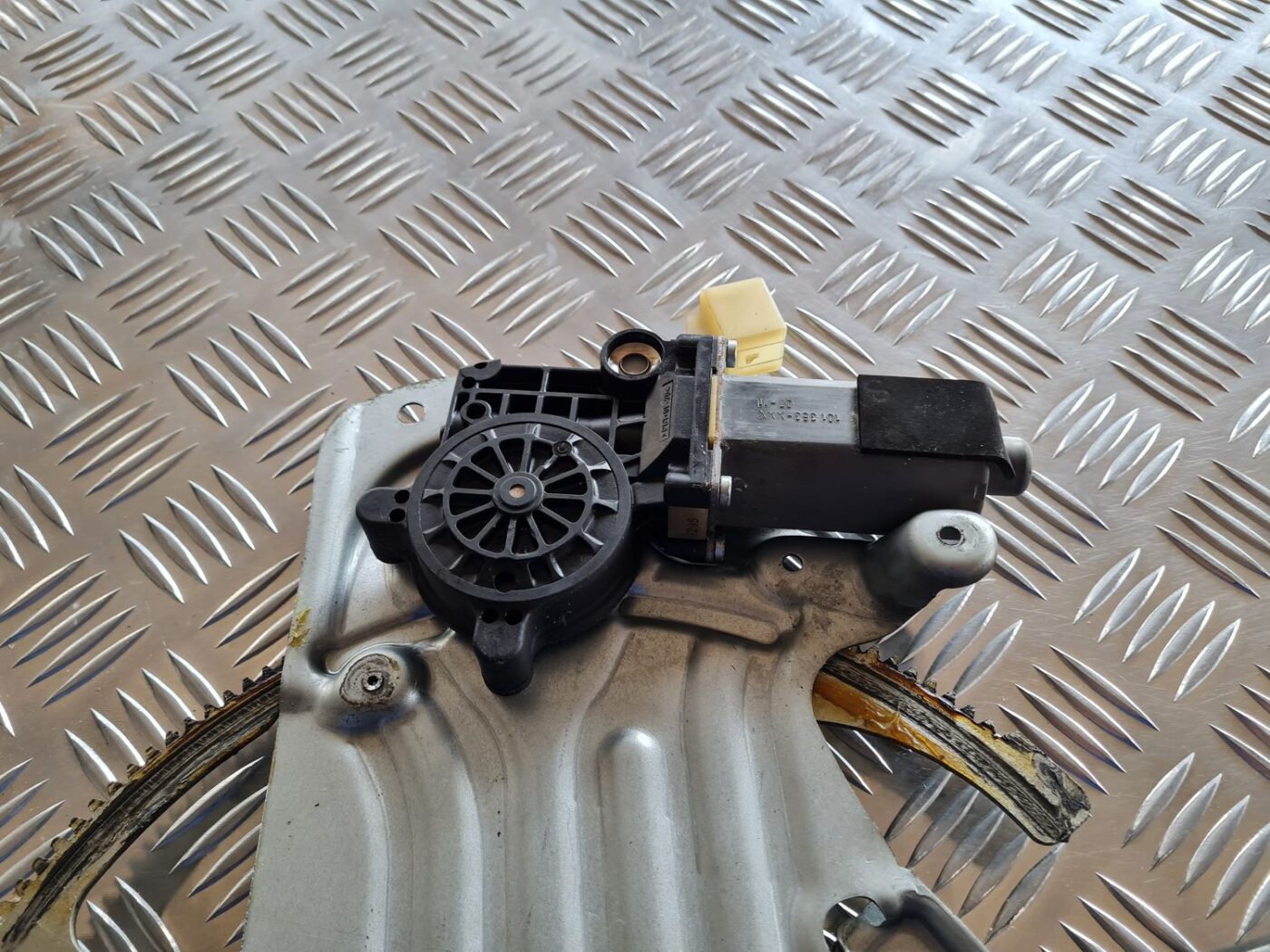 Stikla pacelšanas mehānisms priekšējais kreisais priekš VOLVO S60 2008