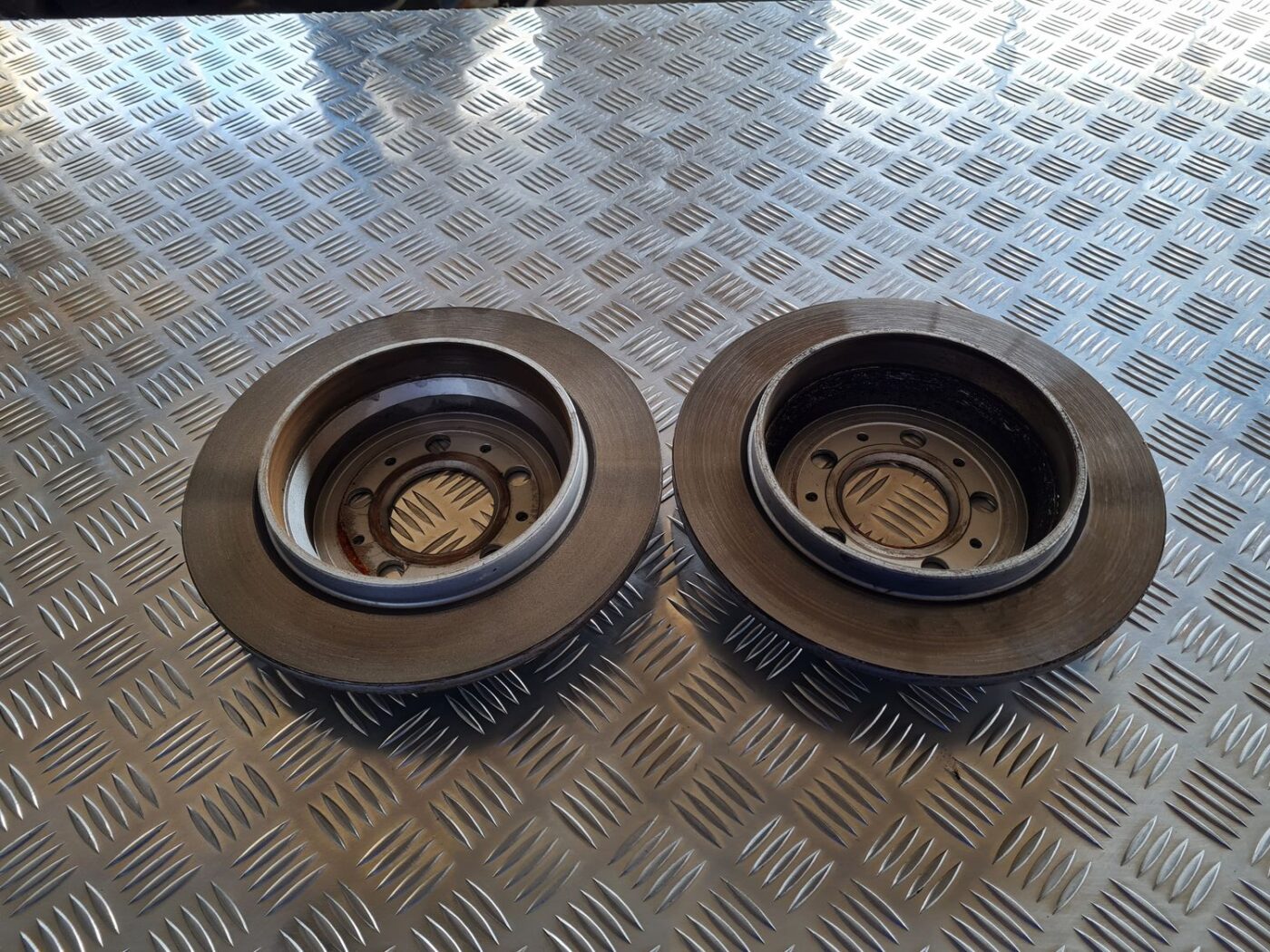 Aizmugurējie bremžu diski priekš VOLVO S60 2008