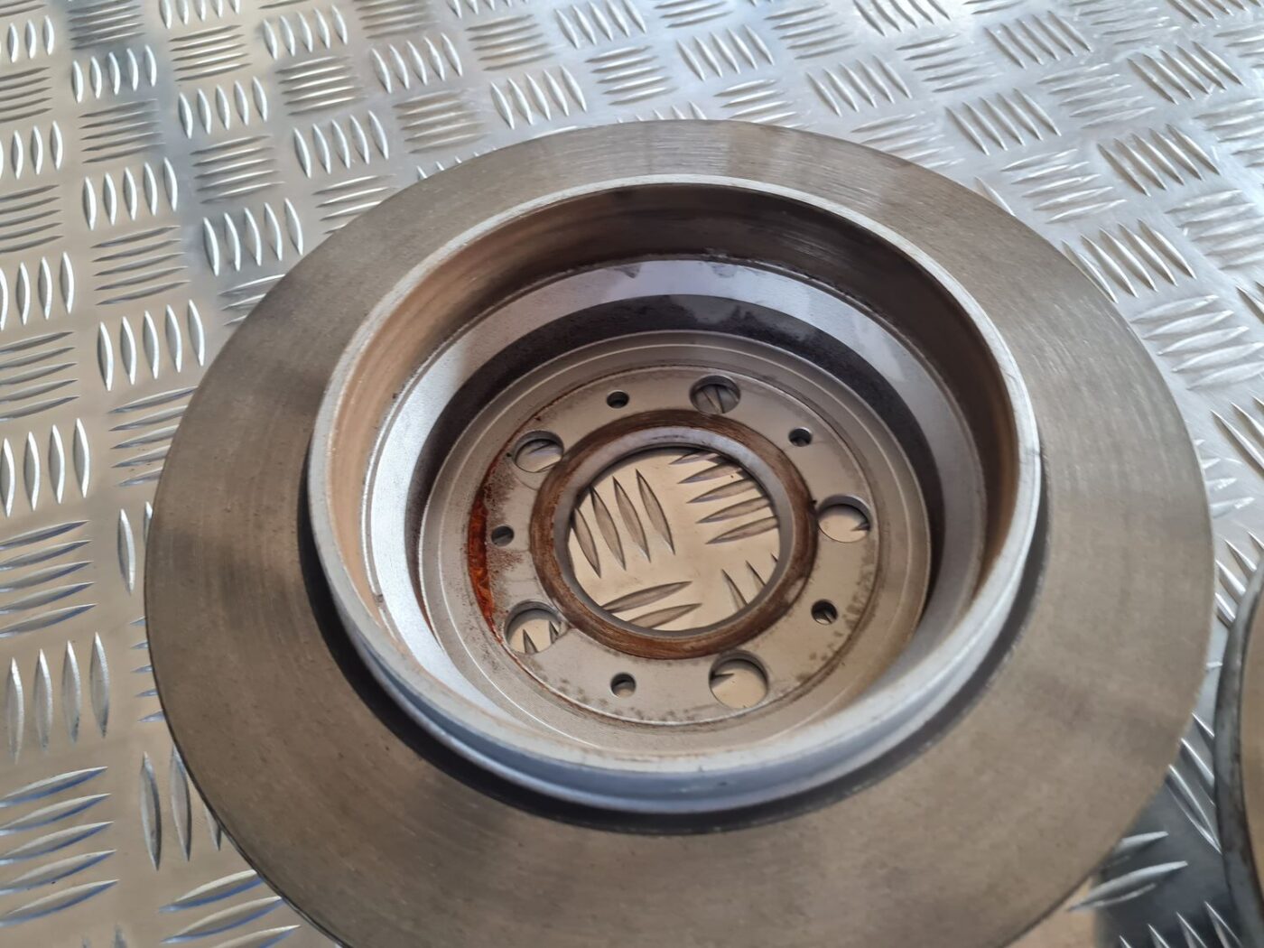 Aizmugurējie bremžu diski priekš VOLVO S60 2008