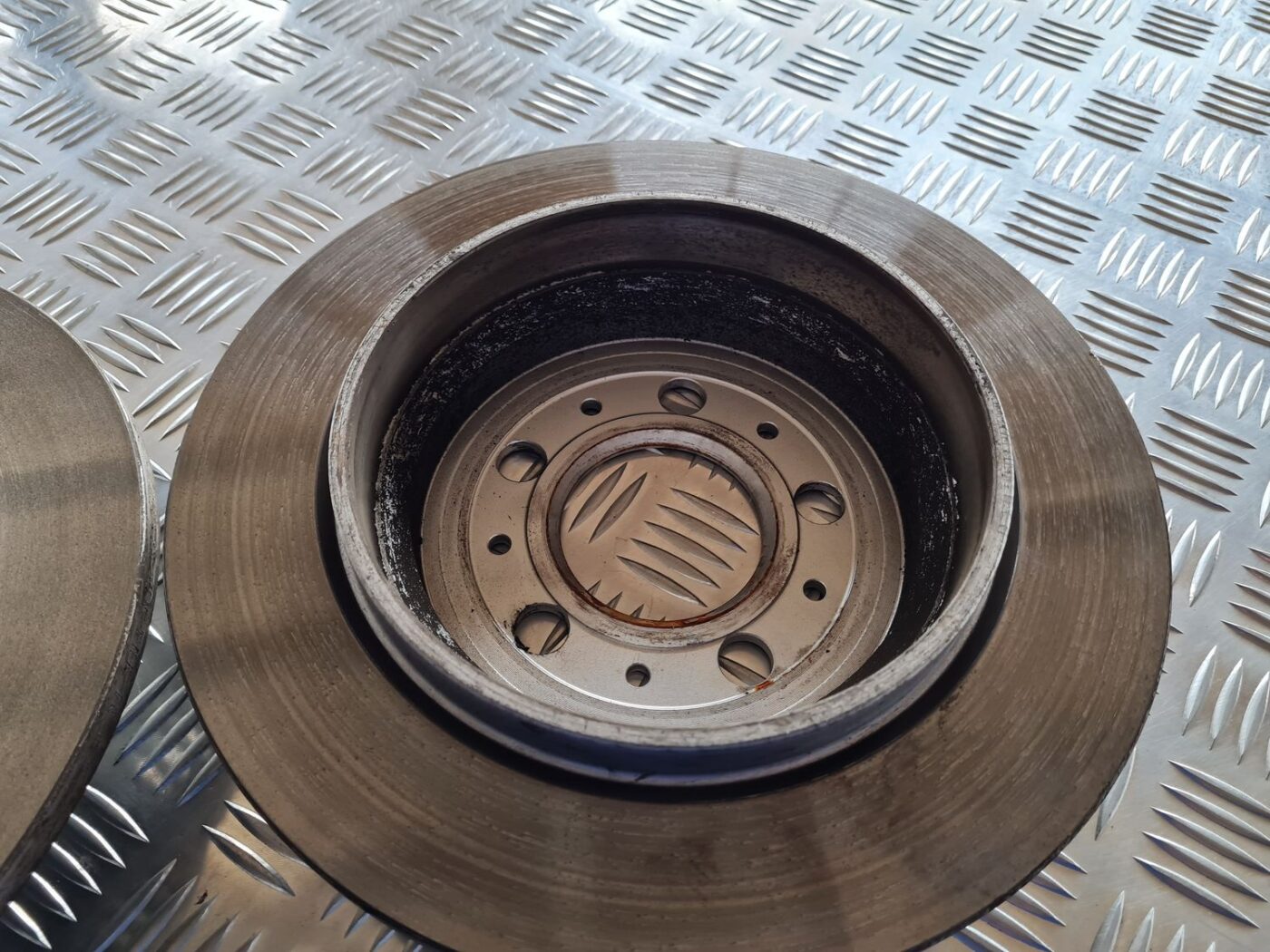 Aizmugurējie bremžu diski priekš VOLVO S60 2008