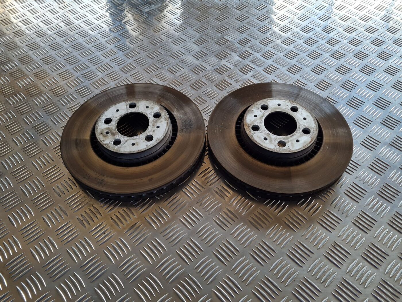 Priekšējie bremžu diski priekš VOLVO S60 2008 1 Priekšējie bremžu diski priekš VOLVO S60 2008