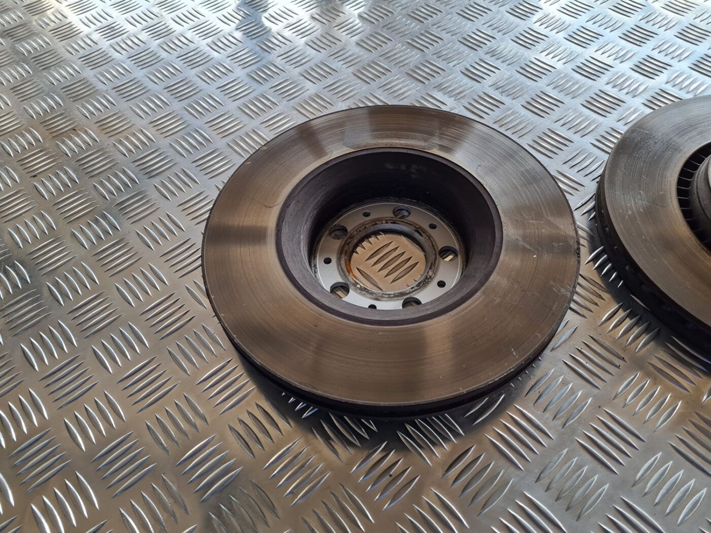 Priekšējie bremžu diski priekš VOLVO S60 2008 4 Priekšējie bremžu diski priekš VOLVO S60 2008