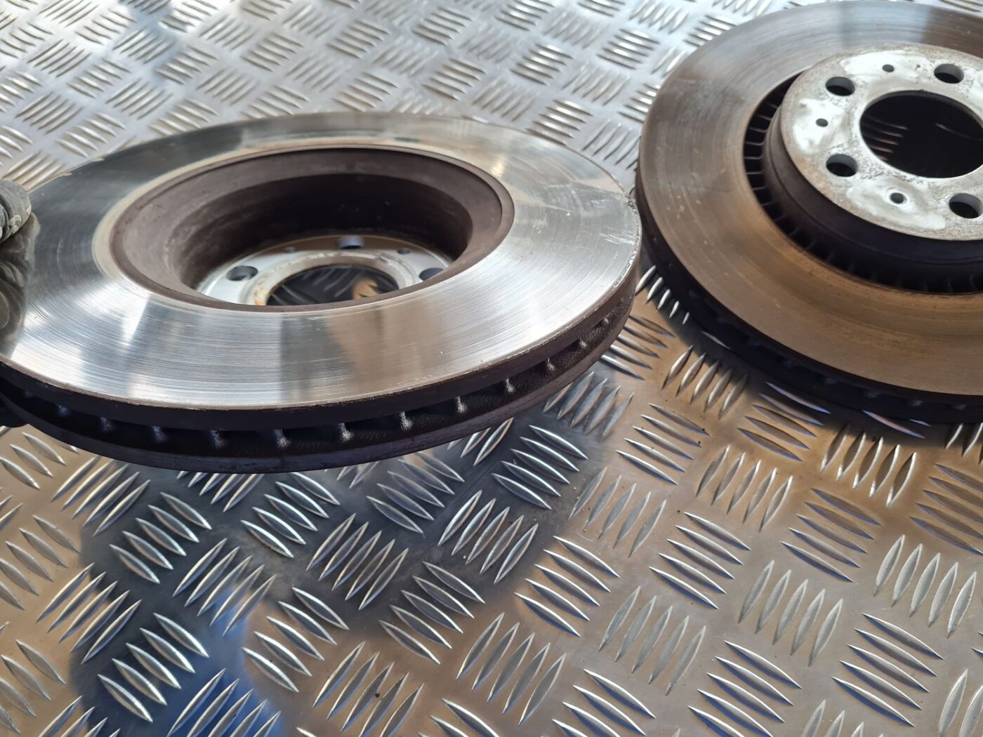 Priekšējie bremžu diski priekš VOLVO S60 2008 3 Priekšējie bremžu diski priekš VOLVO S60 2008