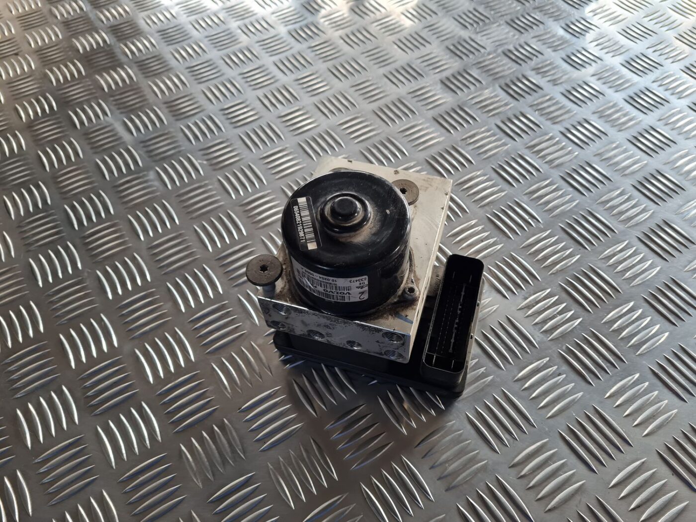 ABS bloks priekš VOLVO S60 2008 1 ABS bloks priekš VOLVO S60 2008