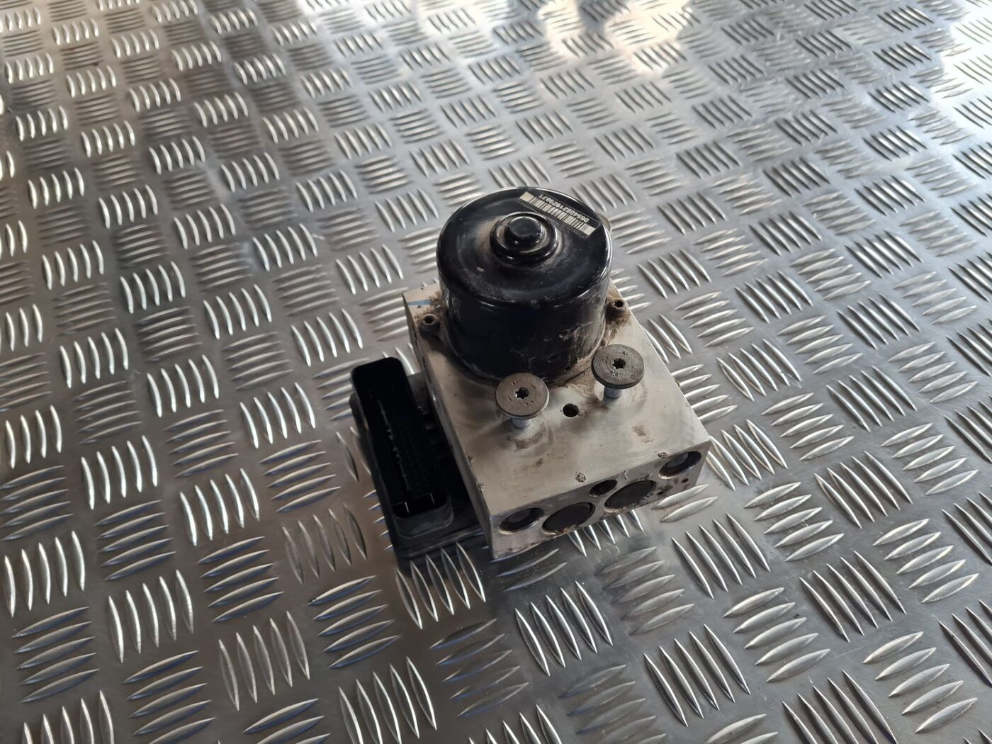 ABS bloks priekš VOLVO S60 2008 3 ABS bloks priekš VOLVO S60 2008