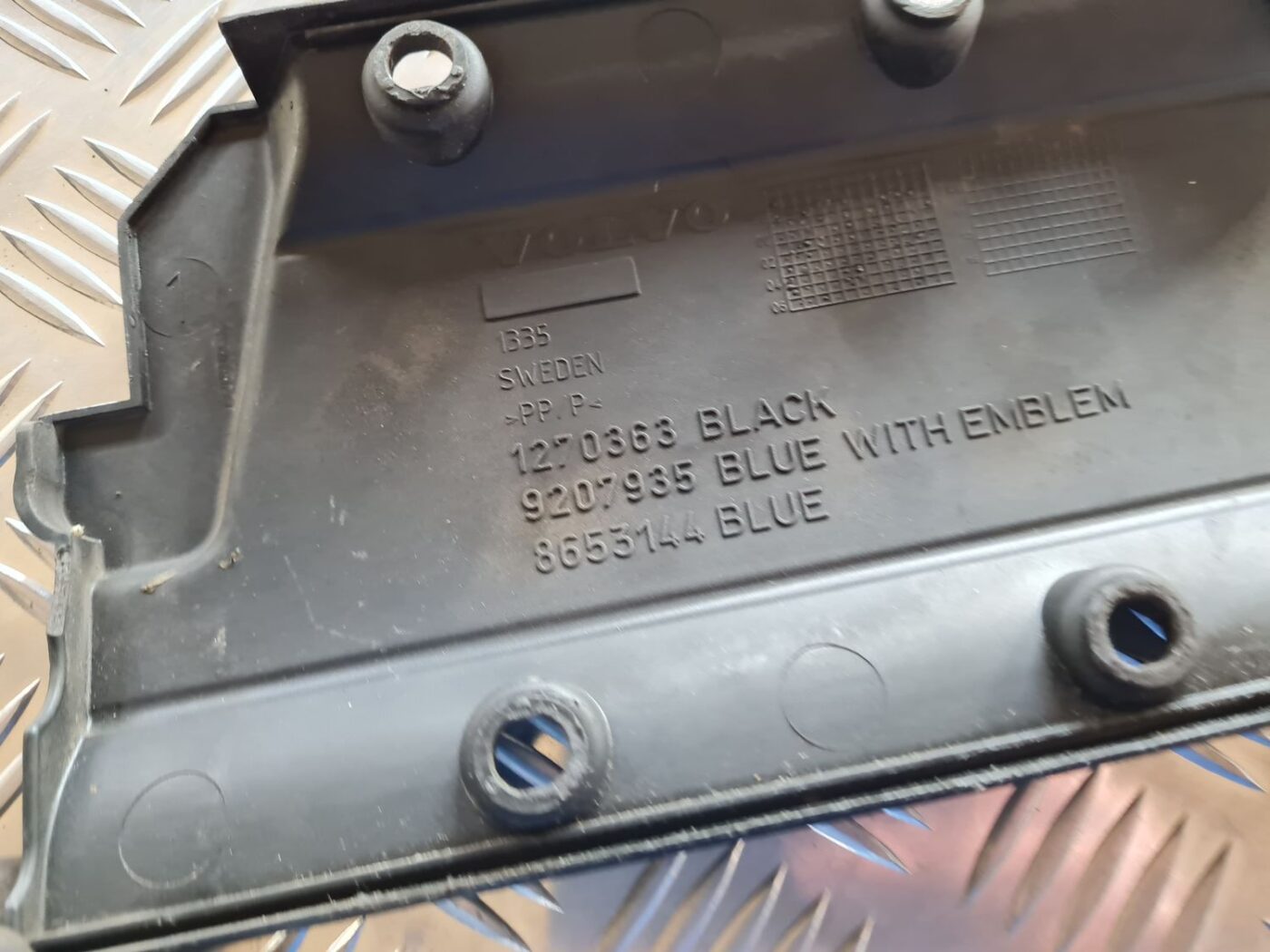 Dzinēja dekoratīva vāka daļa priekš VOLVO S60 2008