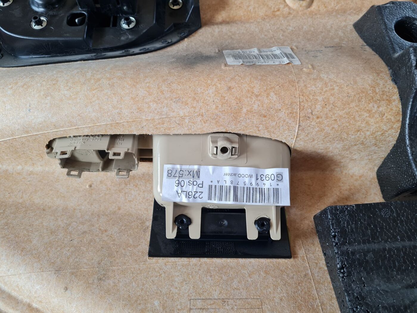 Aizmugurējo kreiso durvju apdare priekš VOLVO S60 2008