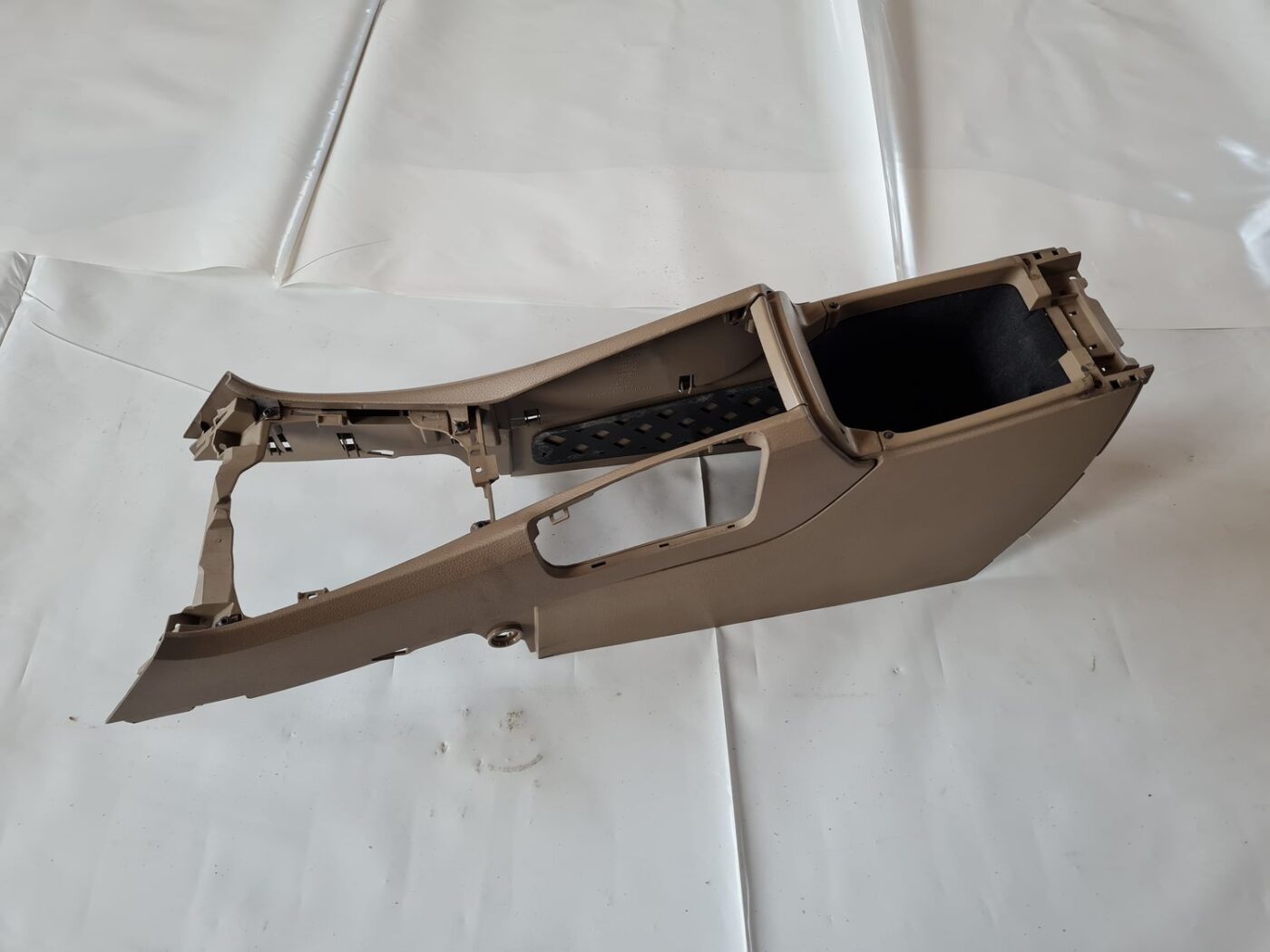 Centrālās konsoles apdares lielākā daļa priekš VOLVO S60 2008 2 Centrālās konsoles apdares lielākā daļa priekš VOLVO S60 2008