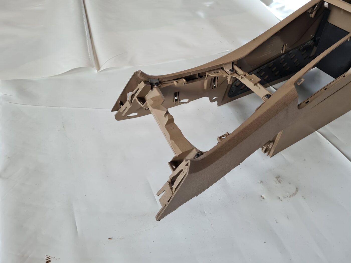 Centrālās konsoles apdares lielākā daļa priekš VOLVO S60 2008 6 Centrālās konsoles apdares lielākā daļa priekš VOLVO S60 2008