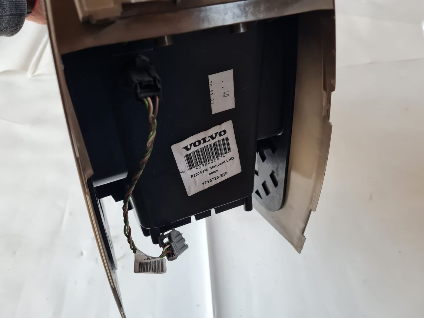 Centrālās konsoles apdares lielākā daļa priekš VOLVO S60 2008 5 Centrālās konsoles apdares lielākā daļa priekš VOLVO S60 2008