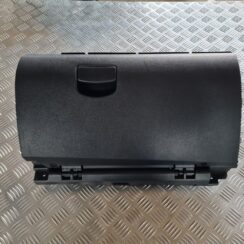 Mantu glabāšanas nodalījums pasažiera pusē priekš SUBARU LEGACY 2010