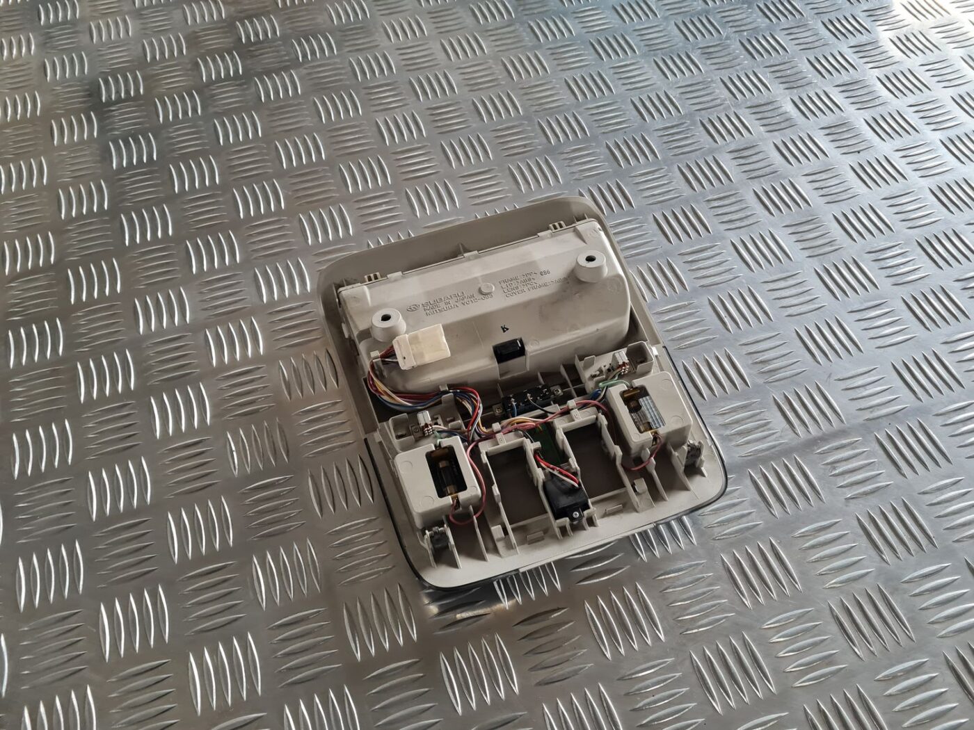 Salona apgaismojuma panelis priekš SUBARU LEGACY 2010 4 Salona apgaismojuma panelis priekš SUBARU LEGACY 2010