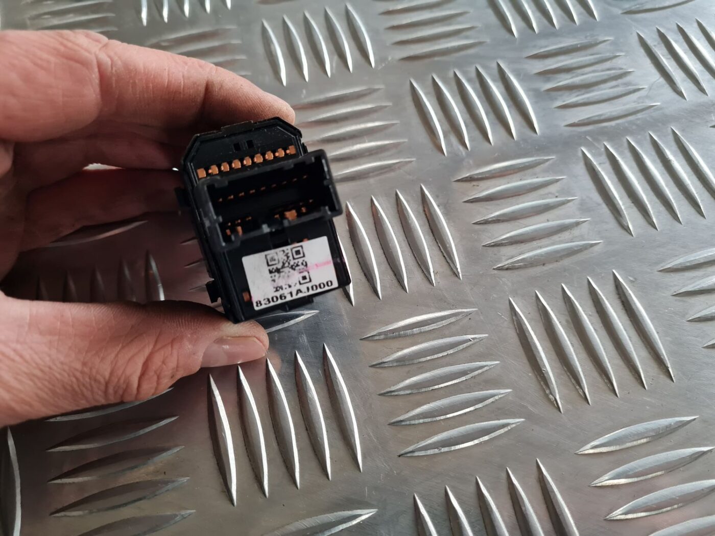 Spoguļa regulēšanas poga priekš SUBARU LEGACY 2010 3 Spoguļa regulēšanas poga priekš SUBARU LEGACY 2010