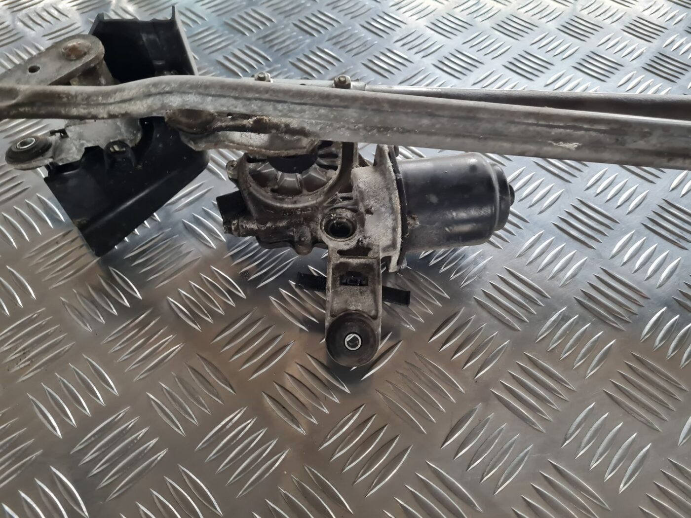 Vējstikla tīrīšanas mehānisms priekš SUBARU LEGACY 2010