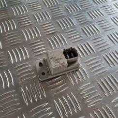 Mazgātāja šķidruma tvertnes relejs priekš SUBARU LEGACY 2010