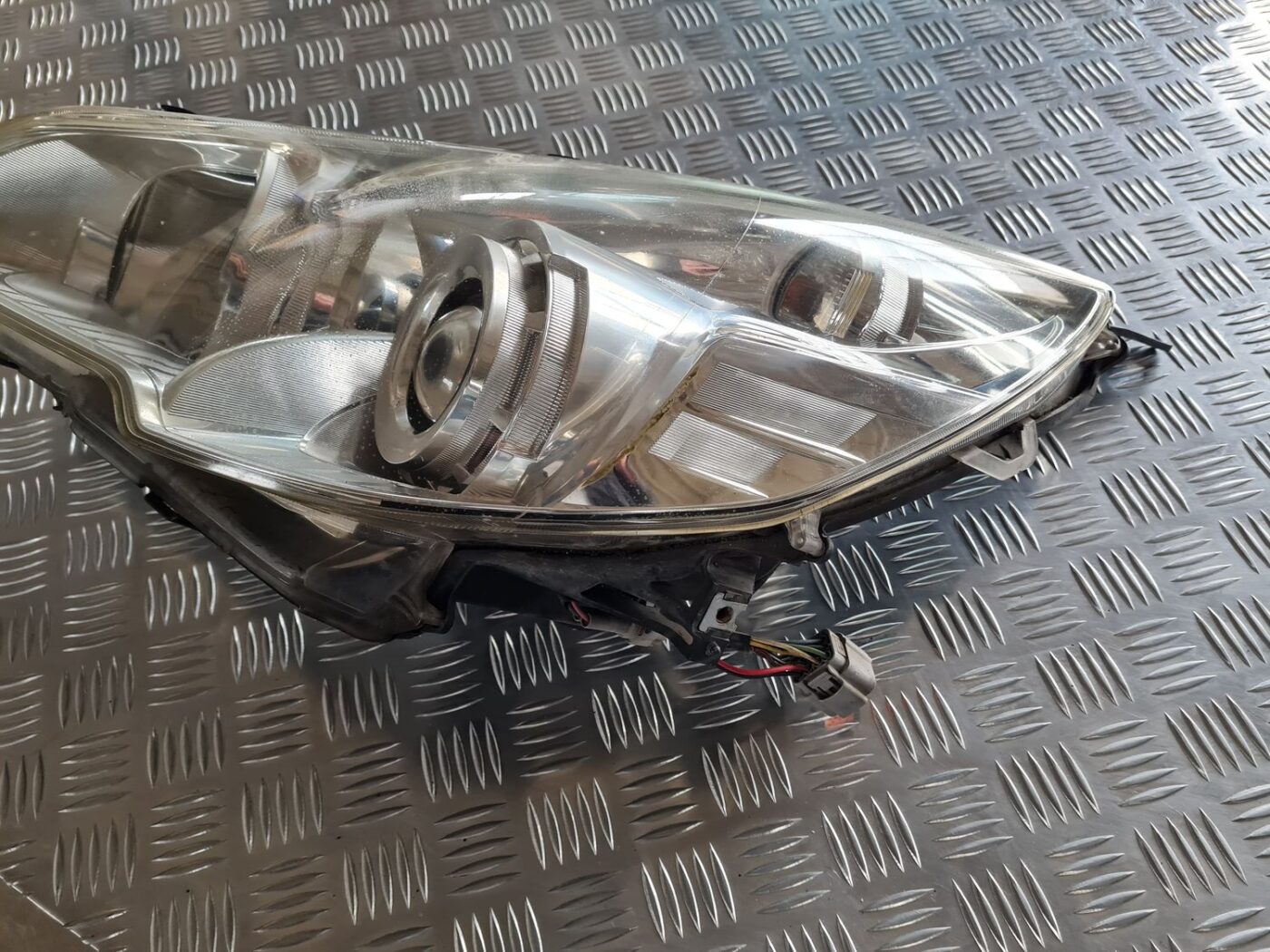 Priekšējais kreisais lukturis priekš SUBARU LEGACY 2010 7 Priekšējais kreisais lukturis priekš SUBARU LEGACY 2010