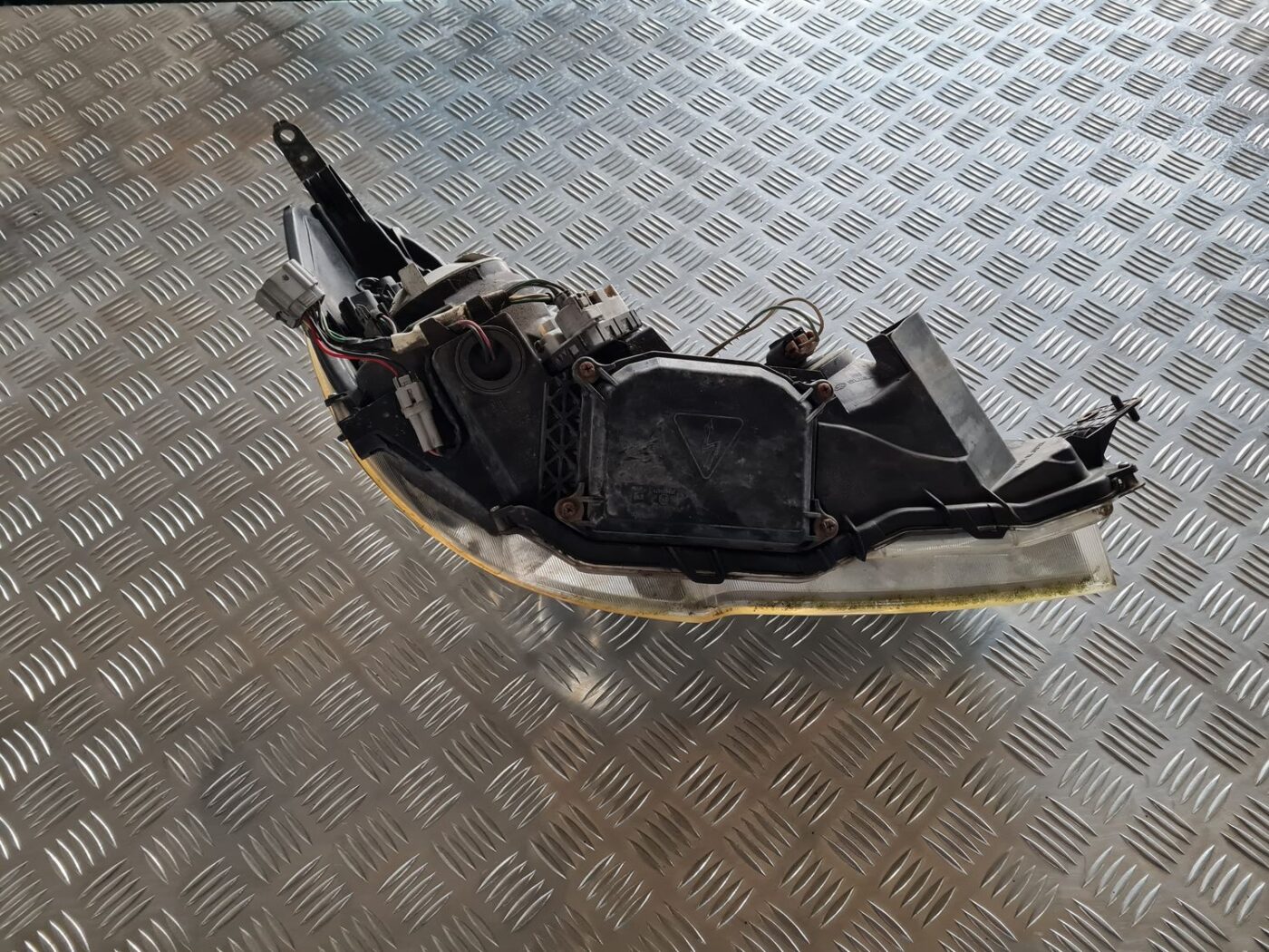 Priekšējais kreisais lukturis priekš SUBARU LEGACY 2010 6 Priekšējais kreisais lukturis priekš SUBARU LEGACY 2010