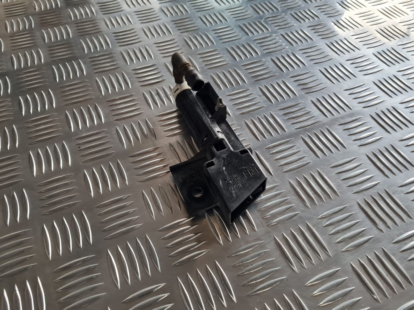 Lukturu mazgātāja sprausla priekš SUBARU LEGACY 2010