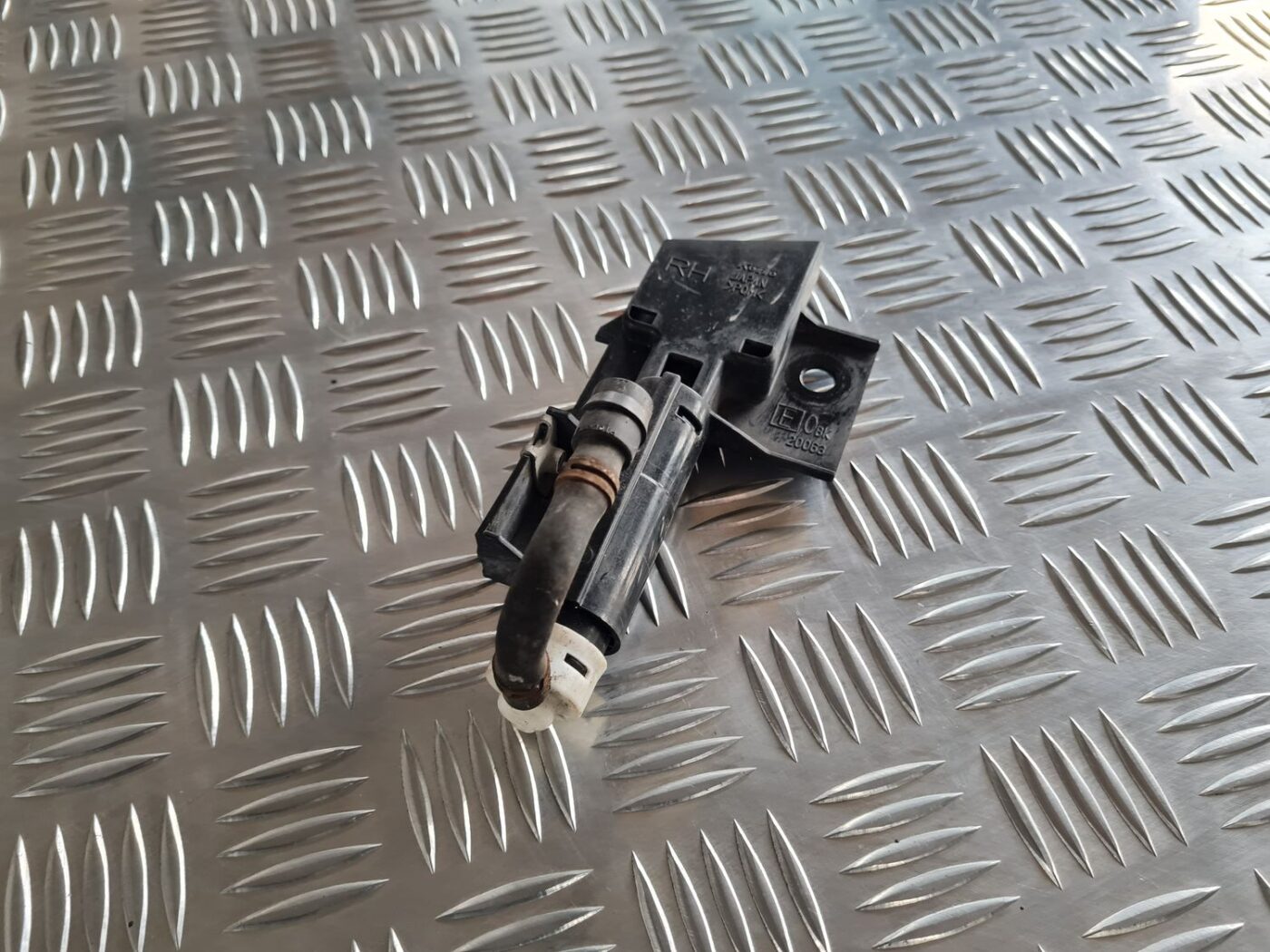 Lukturu mazgātāja sprausla priekš SUBARU LEGACY 2010